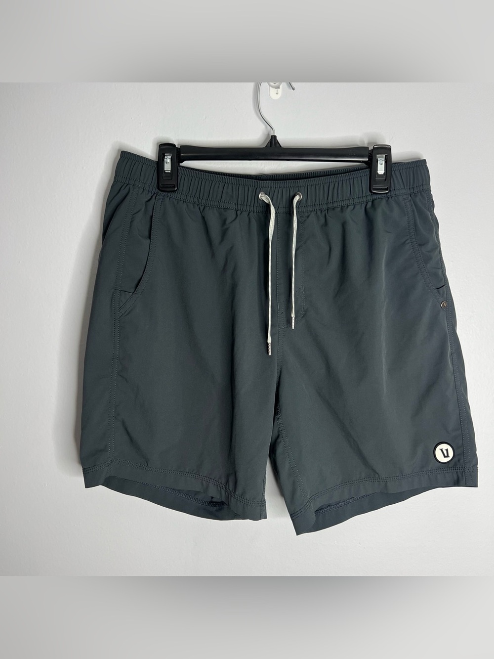 Vuori Kore Shorts 7” Inseam Lined Shorts Mens Large Dark Grey V302